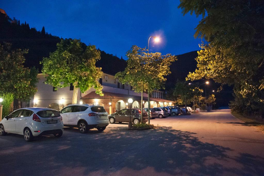 Albergo Magrini della Genga Genga  Bagian luar foto