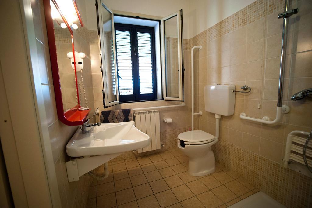 Albergo Magrini della Genga Genga  Ruang foto
